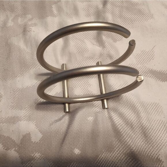 Kitchen Essentials. Trendy Sleek Elegant Napkin Holder Silver Chrome - Picture 4 of 6